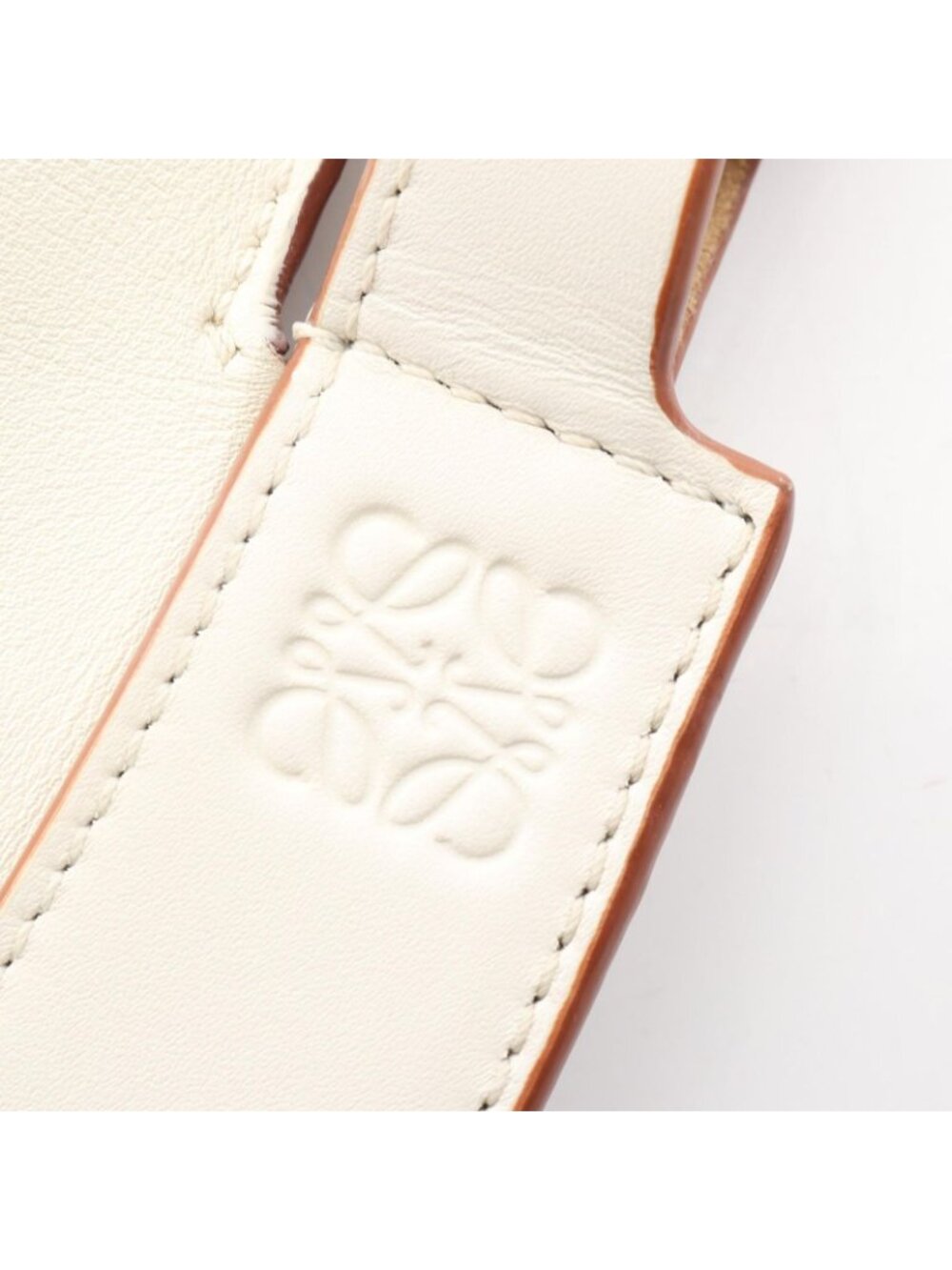 ★SOLD★ Loewe Shoulder Bag Off White Leather - Picture 4 of 7